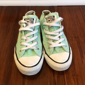 Men’s 4 (fits women’s 8) mint green converse
